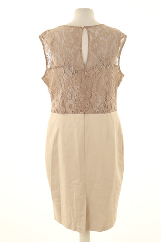 Beiges Kleid