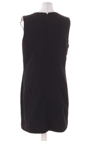 Schwarzes Kleid