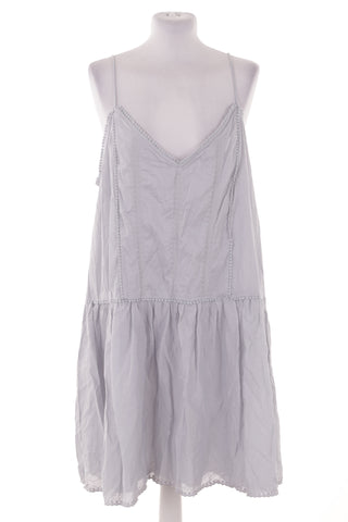 Graues Kleid
