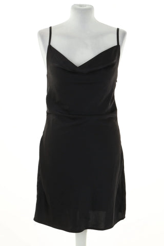 Schwarzes Kleid