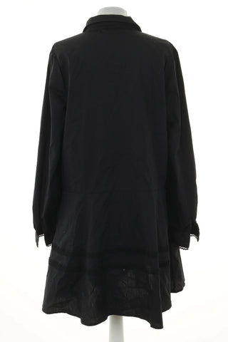 Schwarzes Kleid