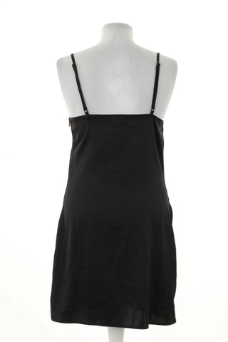 Schwarzes Kleid