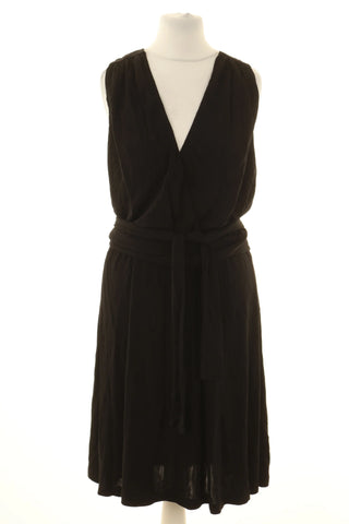 Schwarzes Kleid