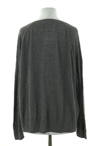 Grauer Pullover
