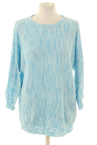 Dünner blauer Pullover