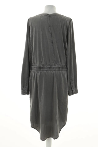 Graues Kleid
