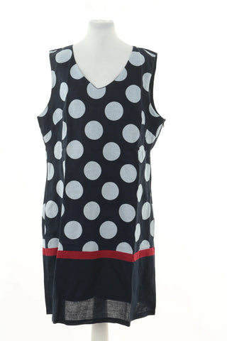 Marineblaues Kleid mit Punkten