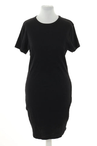 Schwarzes Kleid