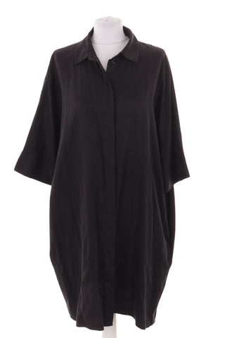 Schwarzes Kleid aus 100 % Lyocell