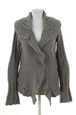 Grauer Pullover