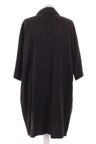 Schwarzes Kleid aus 100 % Lyocell