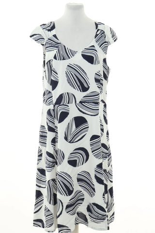 Weißes Kleid mit Muster
