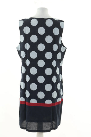 Marineblaues Kleid mit Punkten