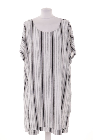 Gestreiftes Kleid