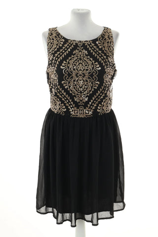 Schwarzes Kleid mit Pailletten