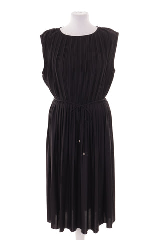 Schwarzes Kleid