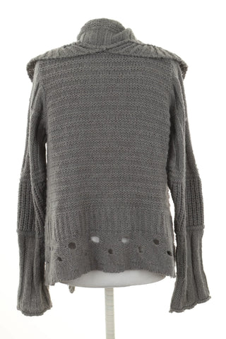 Grauer Pullover
