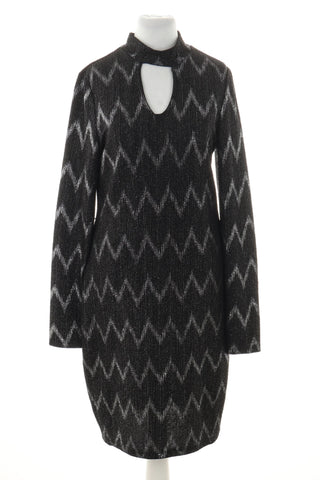 Gemustertes glänzendes Kleid
