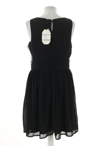 Schwarzes Kleid mit Pailletten