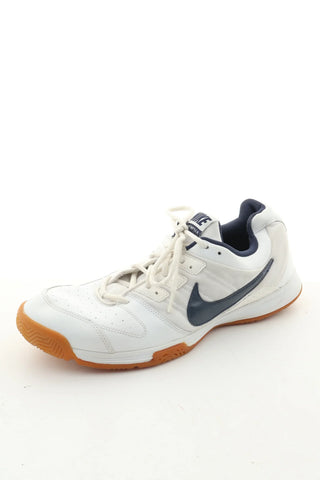 Weiße Schuhe