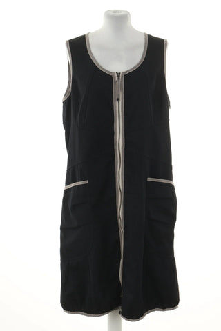 Schwarzes Kleid