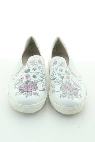 Weiße Lederschuhe