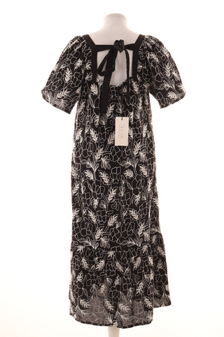 Besticktes Kleid