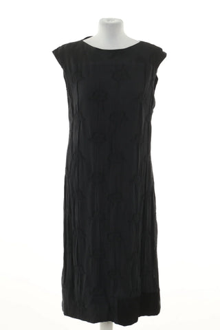 Schwarzes Kleid