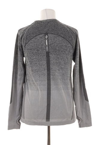 Grauer Pullover