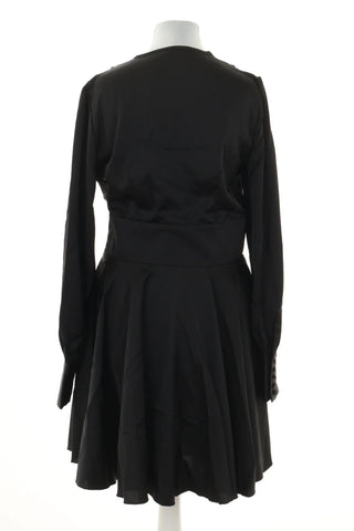 Schwarzes Kleid
