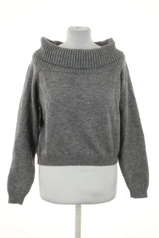 Grauer Pullover