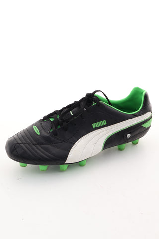 Schwarze Fußballschuhe