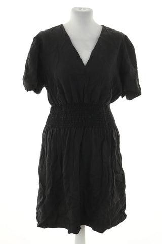 Schwarzes Kleid