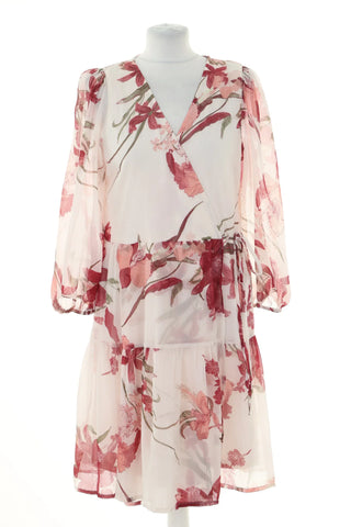 Weißes Kleid Blumen