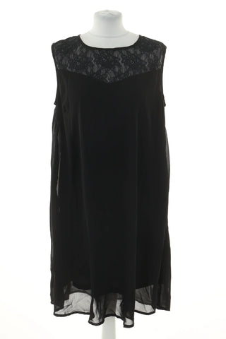 Schwarzes Kleid