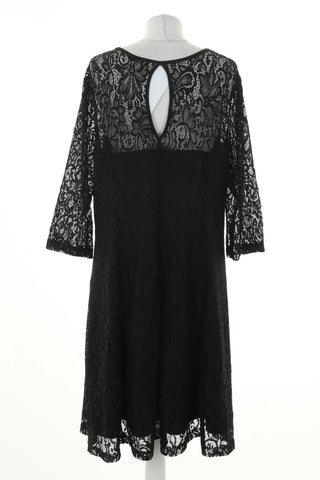 Schwarzes Spitzenkleid