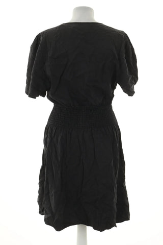 Schwarzes Kleid