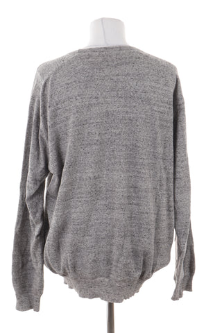 Grauer Pullover