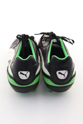 Schwarze Fußballschuhe