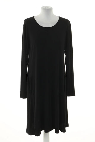 Schwarzes Kleid
