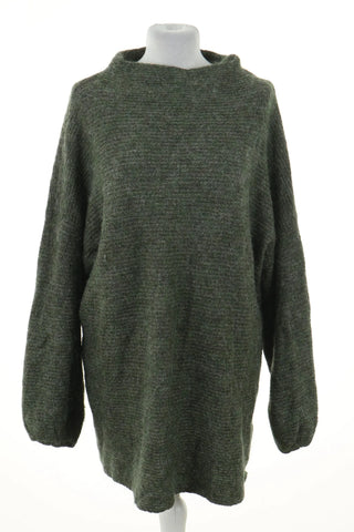Grüner Pullover