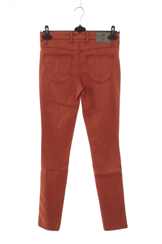 Ziegelrote Hose