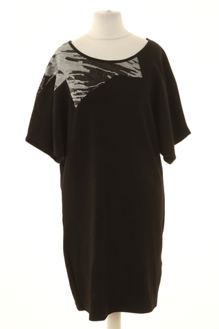 Schwarzes Kleid