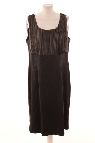 Schwarzes Kleid