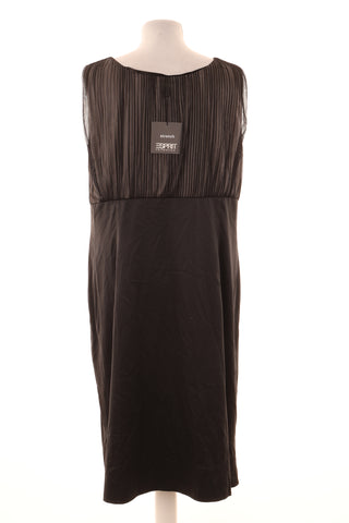 Schwarzes Kleid