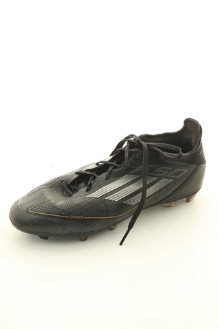 Schwarze Fußballschuhe