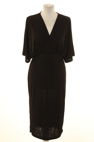 Schwarzes Kleid