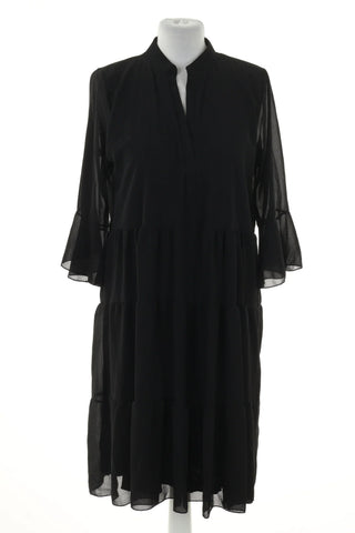 Schwarzes Kleid