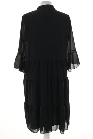 Schwarzes Kleid