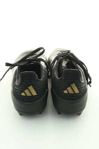 Schwarze Fußballschuhe